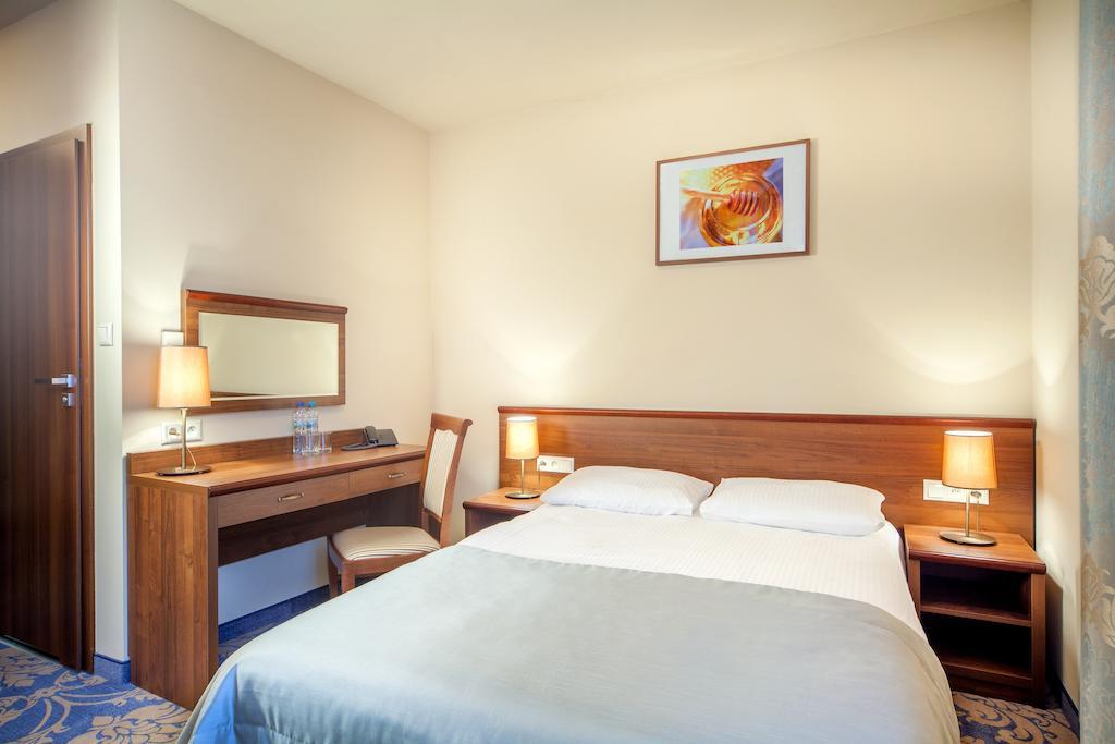 Hotel Miodowy Mlyn Opatow  Bilik gambar