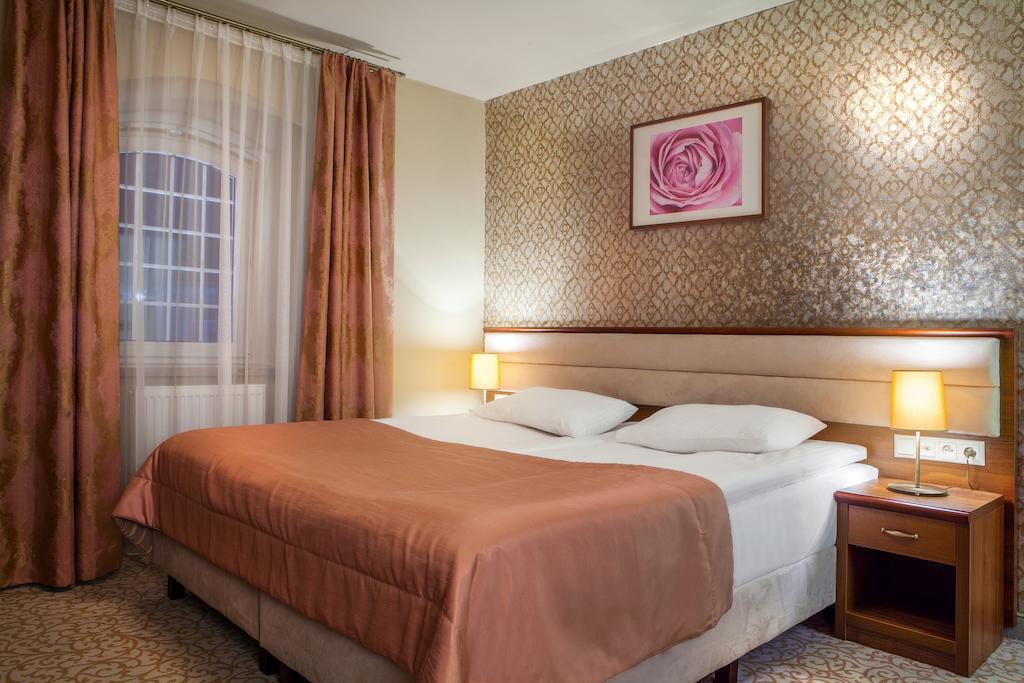 Hotel Miodowy Mlyn Opatow  Bilik gambar
